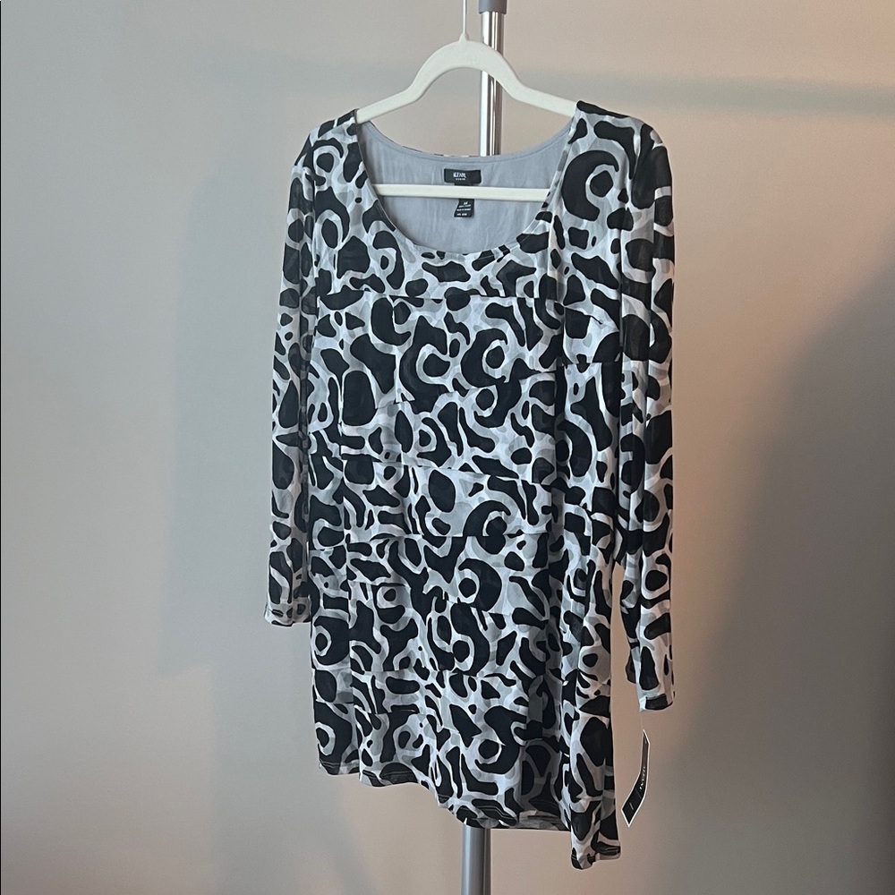 Alfani Black and White Patterned Long Sleeve Top